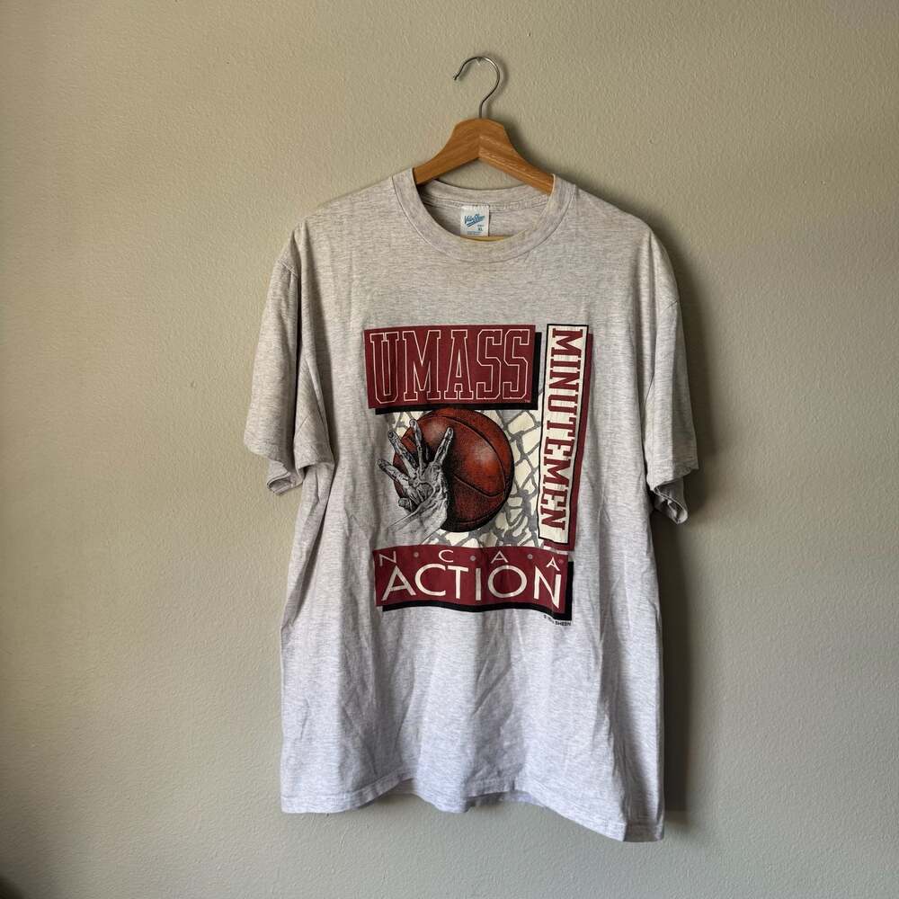 Vintage 90s UMass Minutemen Basketball T Shirt XL Velva Sheen USA